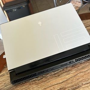 Alienware laptop m15 r3